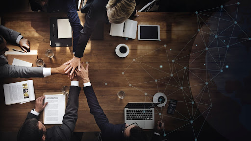 pessoas juntas para abertura de empresa