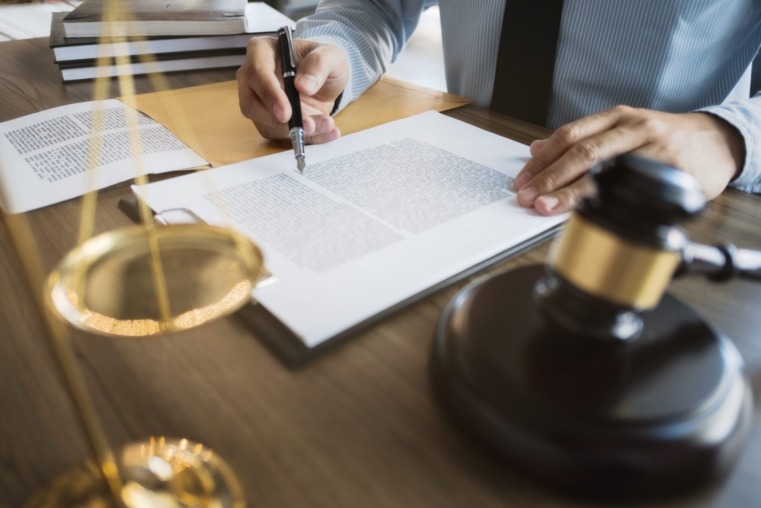 A Assessoria Legal para empresas é um serviço essencial para ajudar marcas a navegar pelo complexo universo jurídico. Saiba mais.